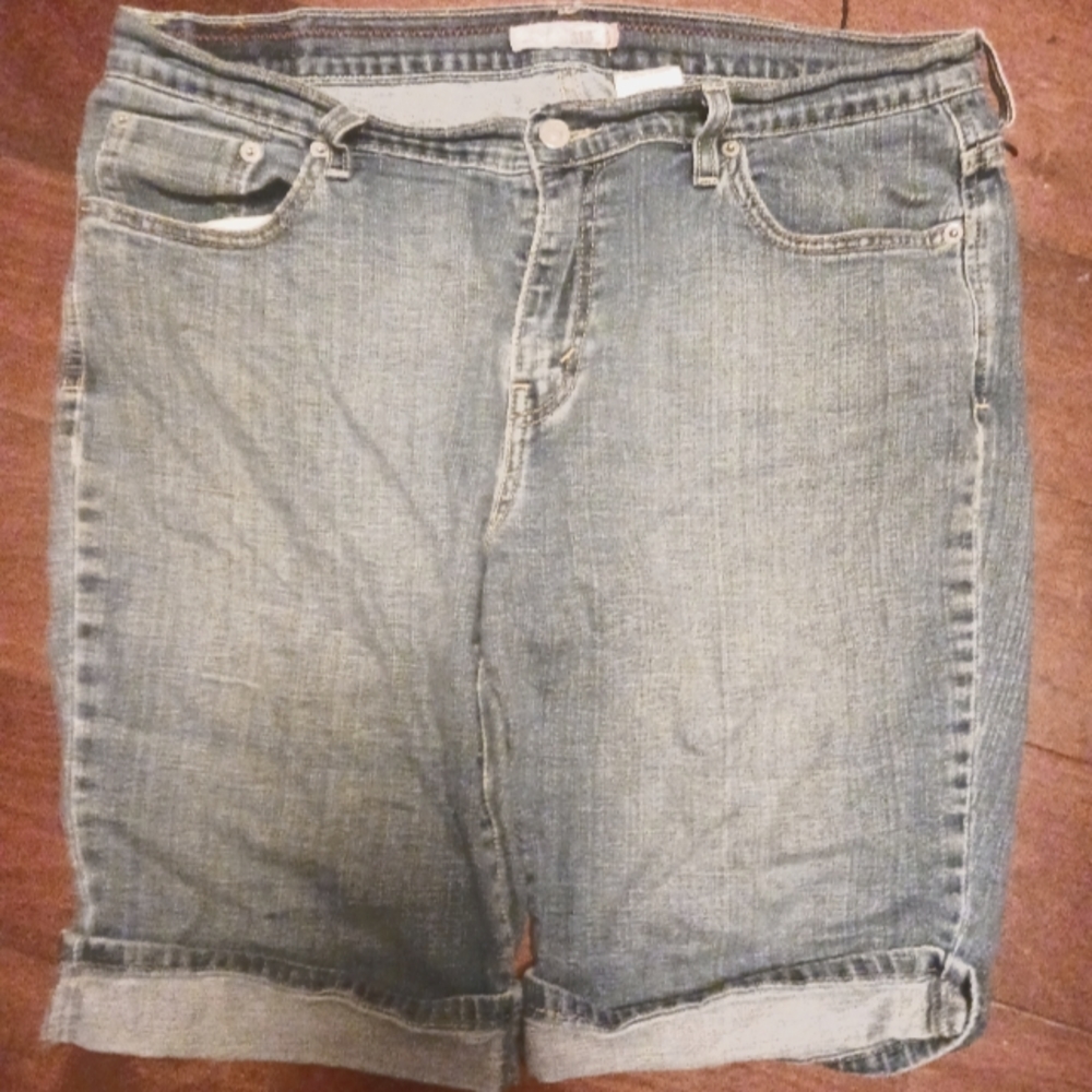 Women's Levi Shorts size 14